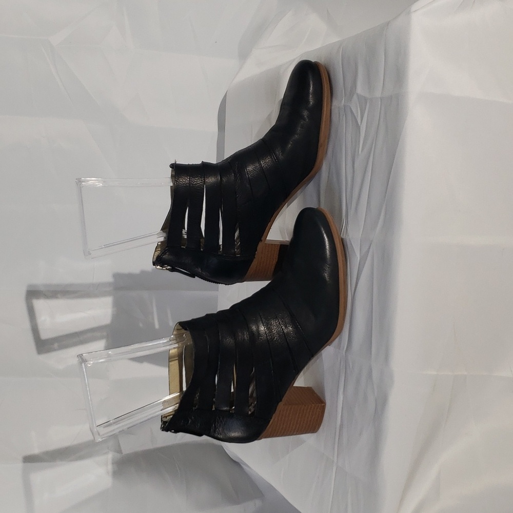 Joseph Siebel Germany 2.5" heel leather booties. Size 39. Black.